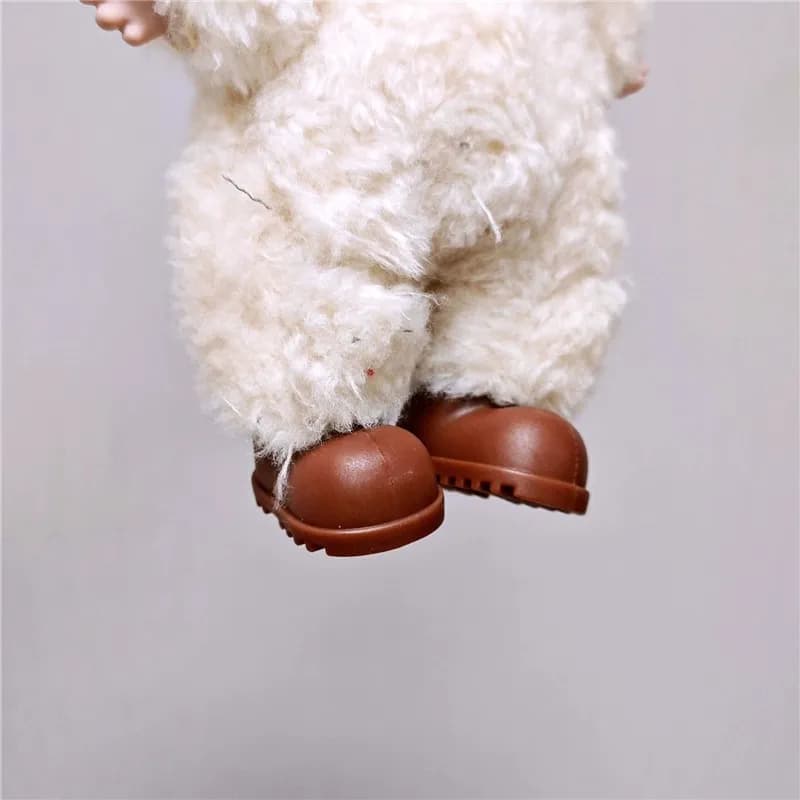 zapatos labubu marrón